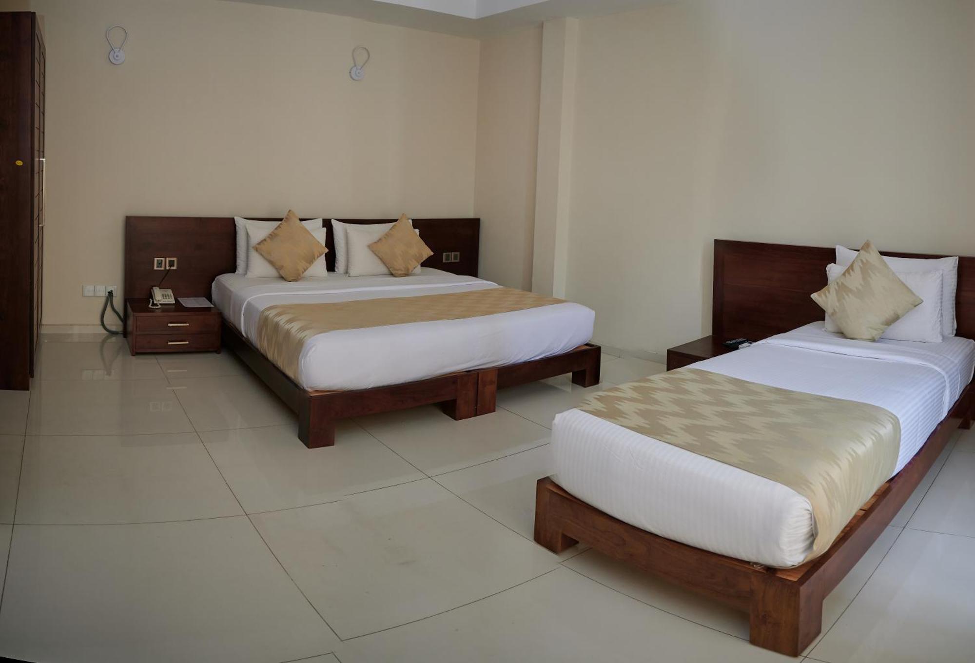 Kethumathee Hotel & Banquet รัตนปุระ ภายนอก รูปภาพ