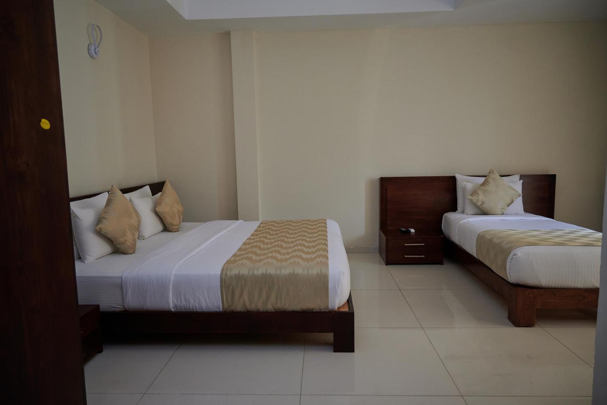 Kethumathee Hotel & Banquet รัตนปุระ ภายนอก รูปภาพ