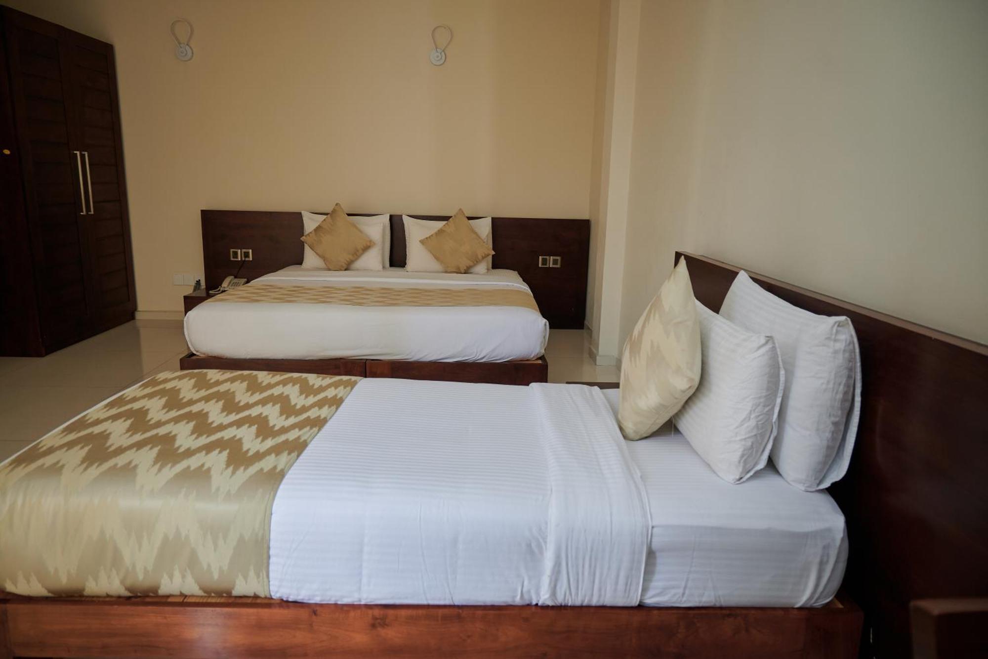 Kethumathee Hotel & Banquet รัตนปุระ ภายนอก รูปภาพ