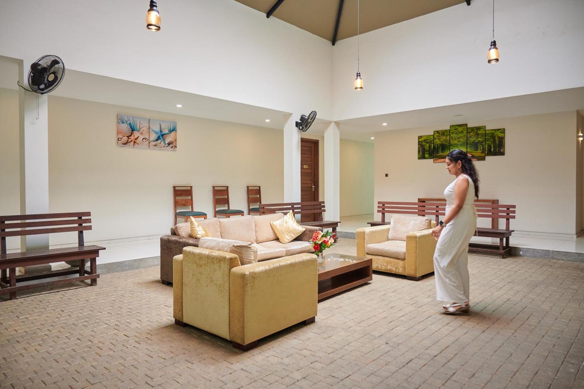 Kethumathee Hotel & Banquet รัตนปุระ ภายนอก รูปภาพ