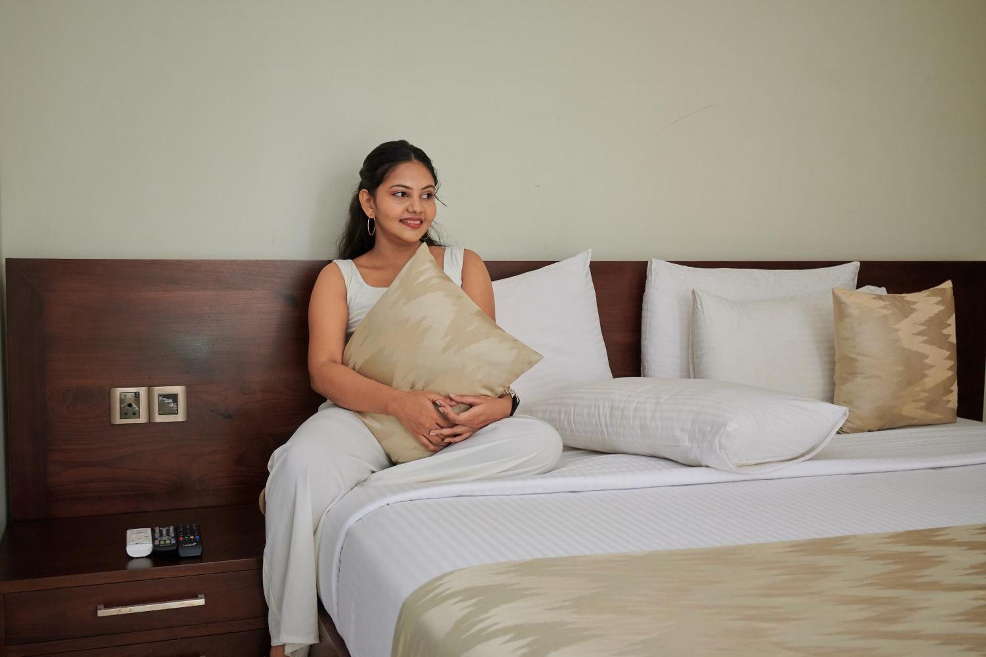 Kethumathee Hotel & Banquet รัตนปุระ ภายนอก รูปภาพ