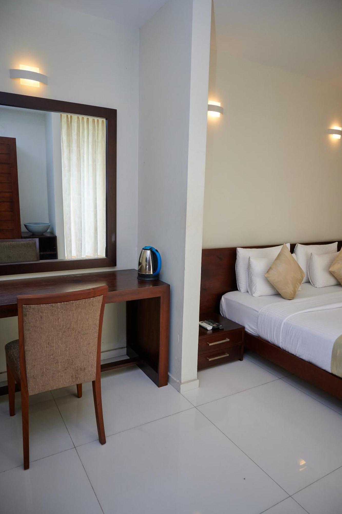 Kethumathee Hotel & Banquet รัตนปุระ ภายนอก รูปภาพ