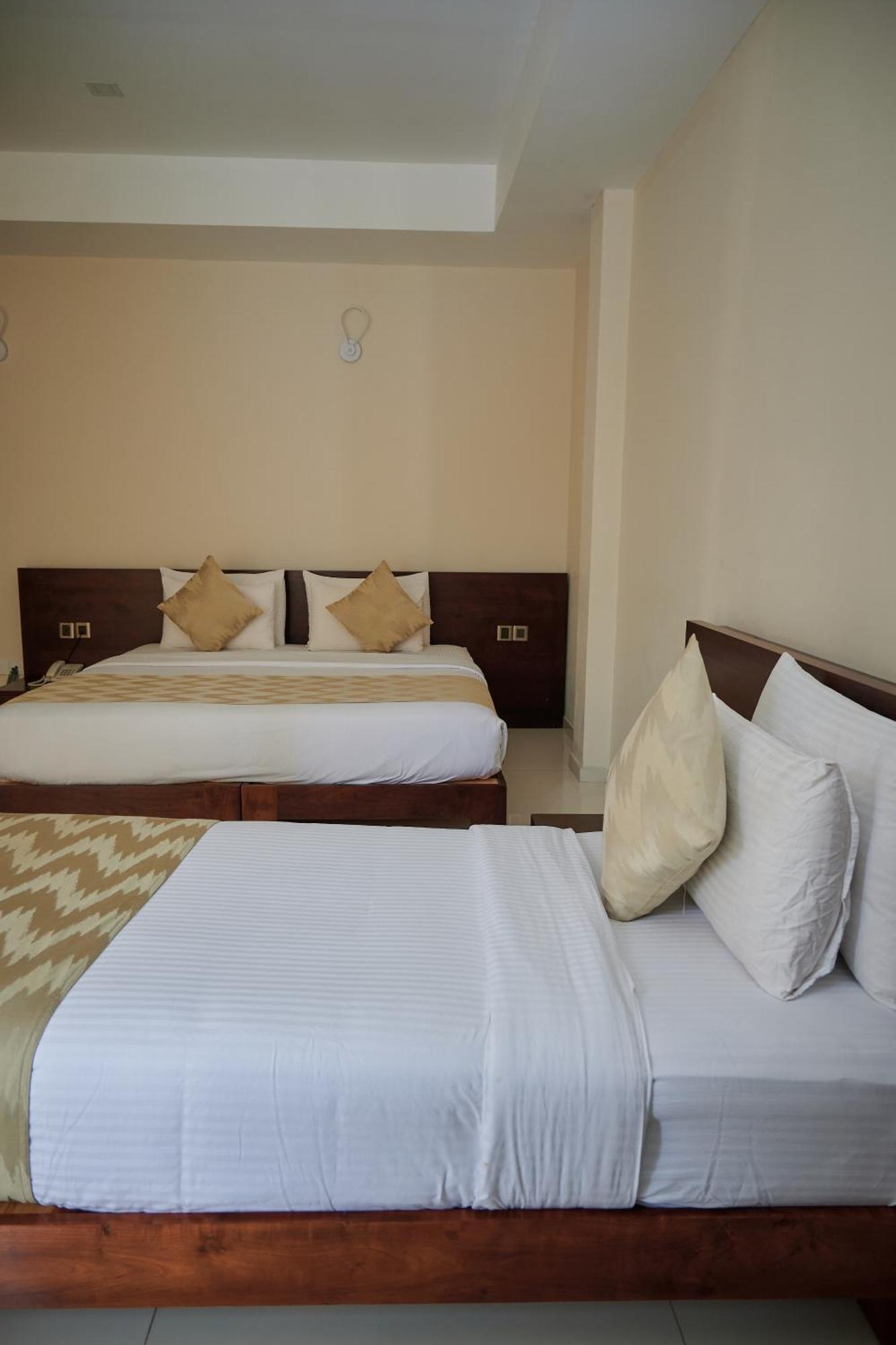 Kethumathee Hotel & Banquet รัตนปุระ ภายนอก รูปภาพ