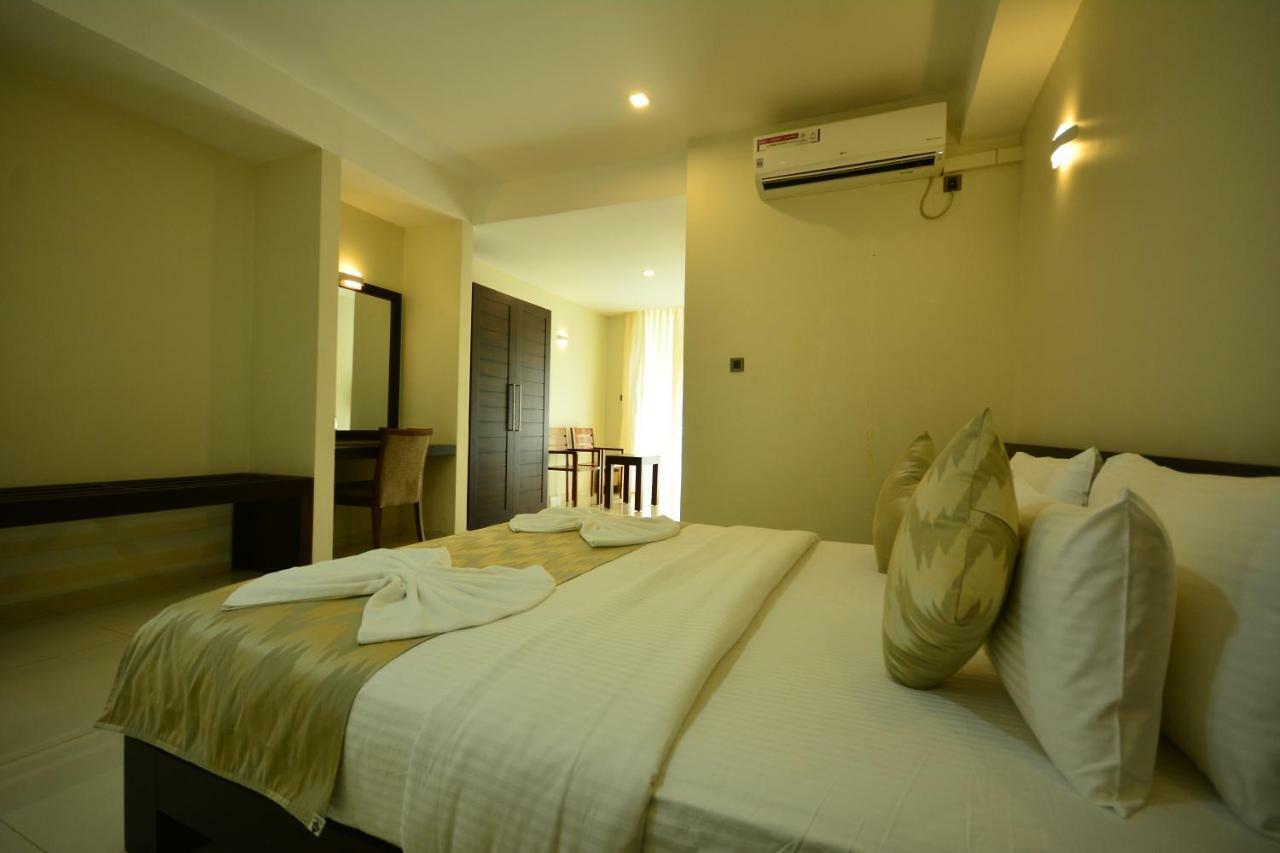 Kethumathee Hotel & Banquet รัตนปุระ ภายนอก รูปภาพ